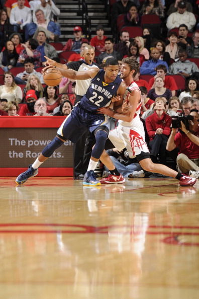 递球至锋线 递球至锋线